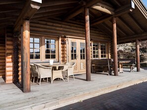 House | Outdoor dining