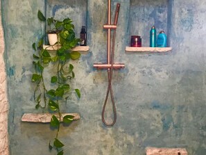 Douche, serviettes fournies