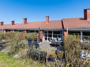 Exterior - 6 Person Holiday Home on a Holiday Park in Blåvand (Blavand)