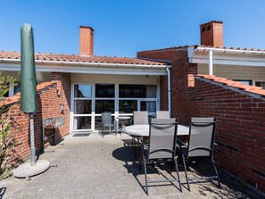 Balcony - 6 Person Holiday Home on a Holiday Park in Blåvand (Blavand)