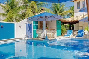 Chalet | Pool | Indoor pool, pool umbrellas, pool loungers - GB19 Casa 7 Quartos a 50m da Praia (Camaçari)
