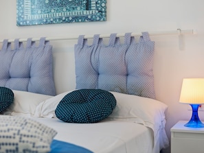 3 bedrooms, bed sheets