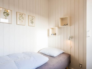 House | 3 bedrooms, individually furnished, bed sheets