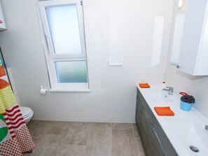 Shower, towels