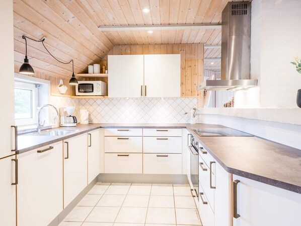 Private kitchen - 8 Person Holiday Home in Blavand (Blavand)