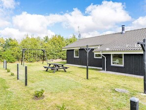 Outdoor dining - Holiday Home in Tarm (Tarm)