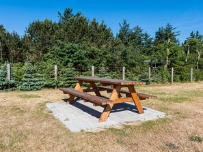 Outdoor dining - 5 Person Holiday Home in Blavand (Blavand)