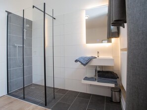 Shower, towels