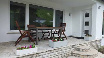 Apartemen, lantai dasar | Teras/patio