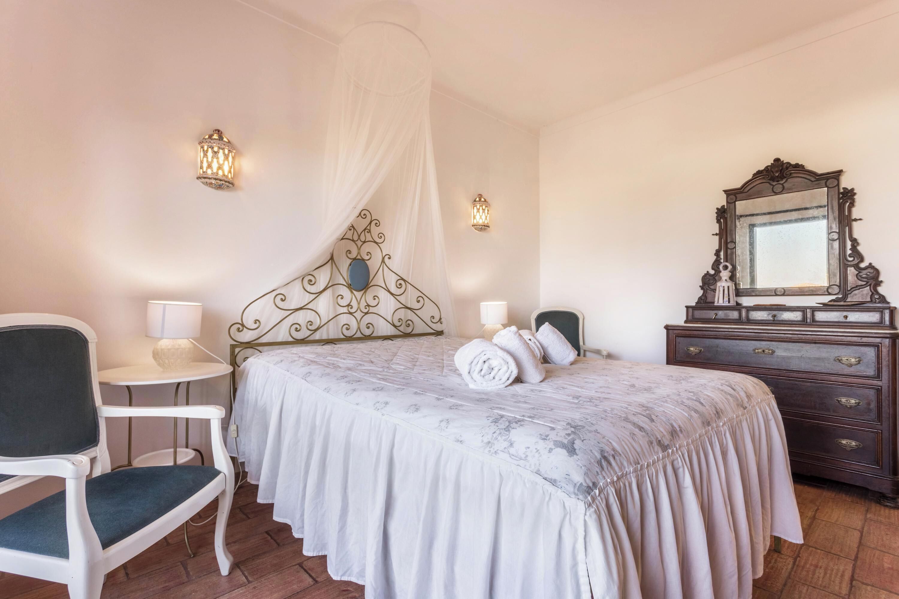 3 habitaciones, tabla de planchar con plancha y wifi gratis 