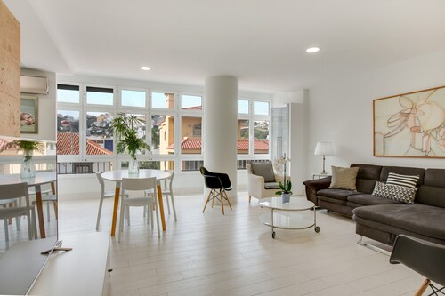 Zentrale, luxuriöse Ferienwohnung mit WLAN, Klimaanlage und Panoramablick