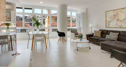 Zentrale, luxuriöse Ferienwohnung mit WLAN, Klimaanlage und Panoramablick