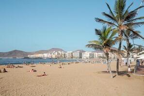 Una spiaggia nelle vicinanze
