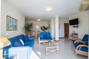 Fernseher, Videospiele, DVD-Player, Stereoanlage