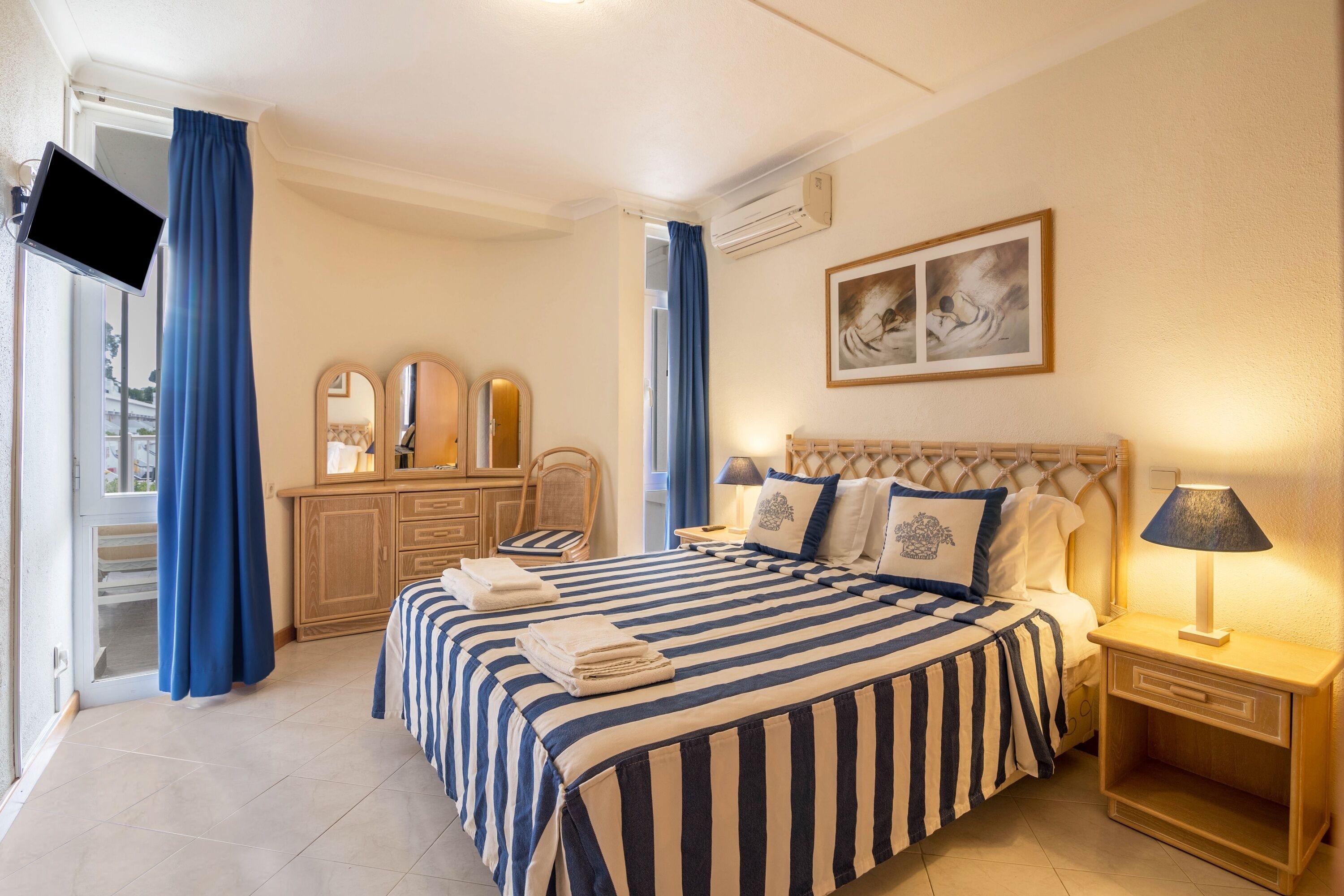 2 chambres, fer et planche à repasser, Wi-Fi gratuit, draps fournis