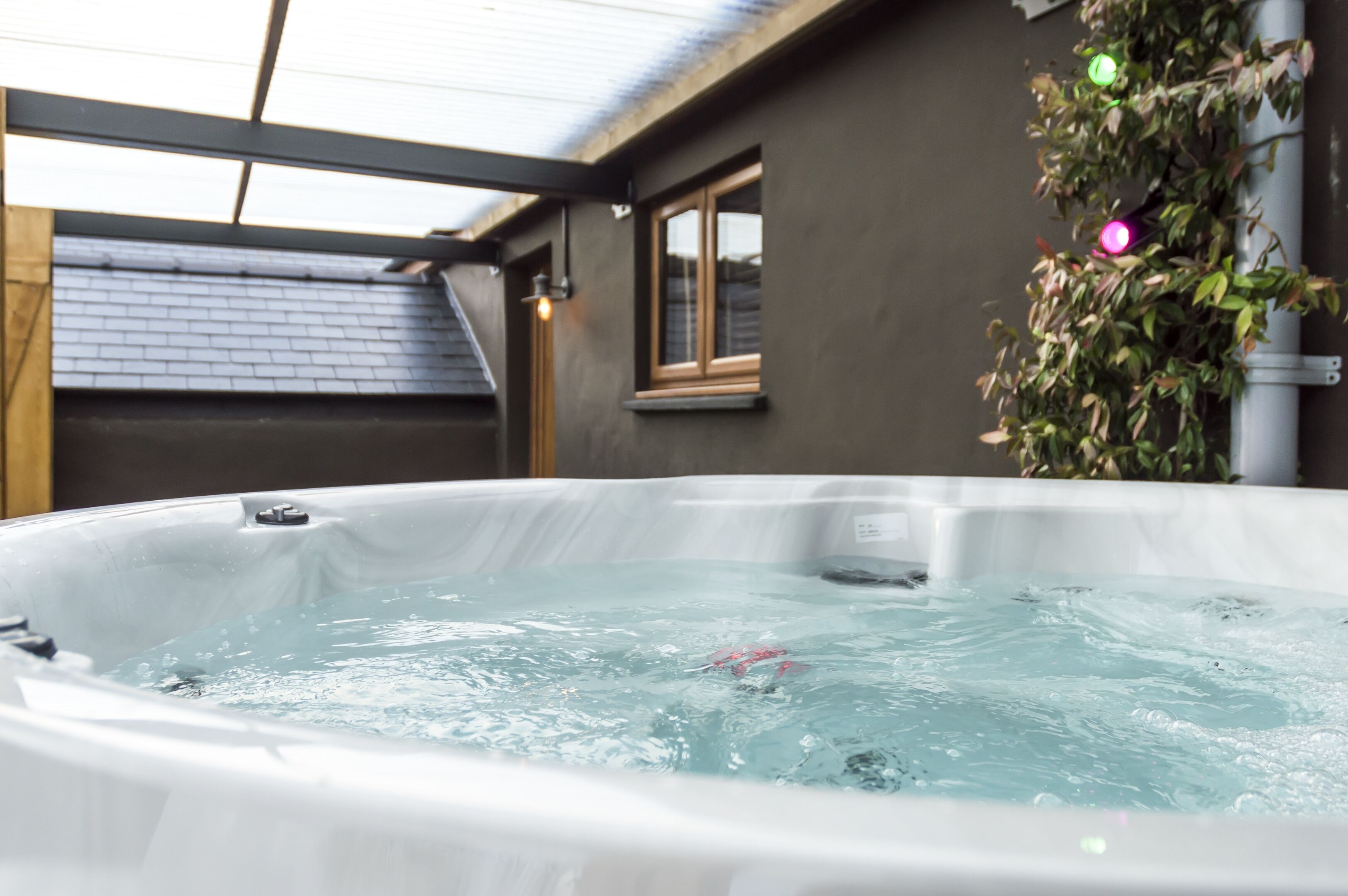 Cottage (2 Bedrooms) | Bain à remous privé