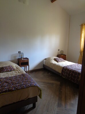 2 Schlafzimmer, Bügeleisen/Bügelbrett, Reisekinderbett, kostenloses WLAN