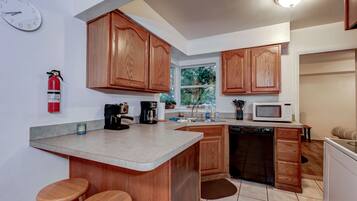 冰箱、微波炉、烤箱、炉灶