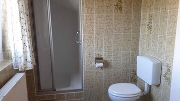 Ducha, secador de pelo, toallas