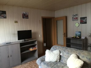 Appartement | Aire de séjour | Téléviseur à écran plat de 20 po avec télévision par satellite