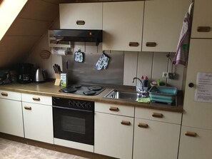 Appartement | Cuisine privée | Réfrigérateur, un four, surface de cuisson, bouilloire électrique
