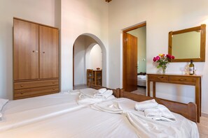 Family Apartment | Iron/ironing board, free WiFi, bed sheets - Anemomylos Studios (Zakynthos)