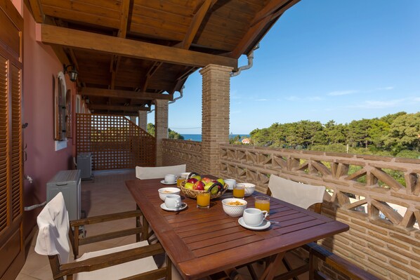 Family Apartment | Terrace/patio - Anemomylos Studios (Zakynthos)