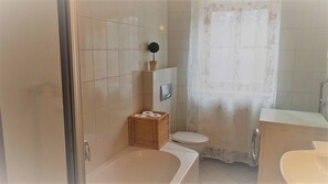 Apartment | Bathroom | Shower, hair dryer