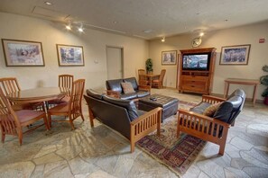 Studio | Living area