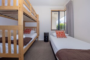 3 sovrum, skrivbord, strykjärn/strykbräda och wi-fi