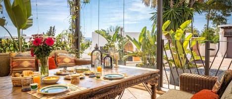 Outdoor dining