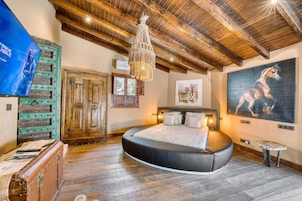 Minibar, cortinas blackout, wifi gratis y ropa de cama