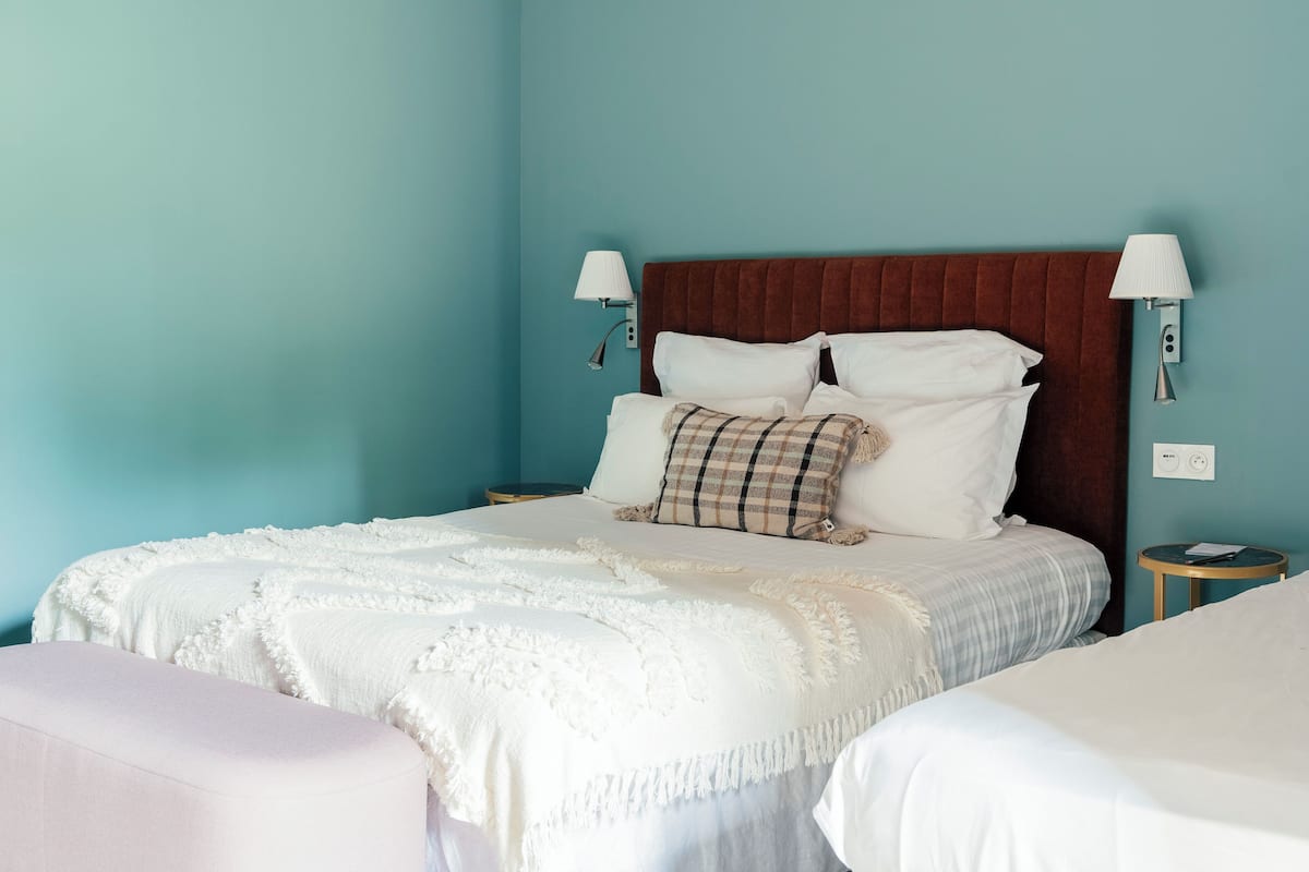 Family Triple Room | 4 bilik tidur, peti besi dalam bilik, meja, langsir/tirai gelap terus