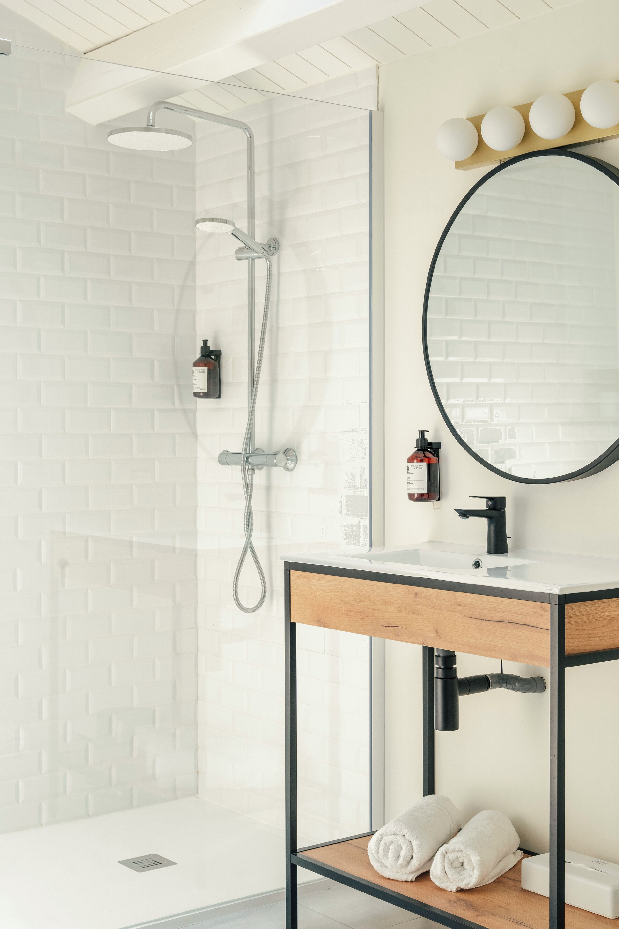 apartment, 2 bedrooms | bathroom | free toiletries, hair dryer, towels