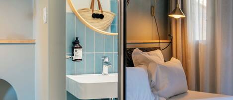 Comfort Double Room | In-room safe, desk, blackout drapes, soundproofing