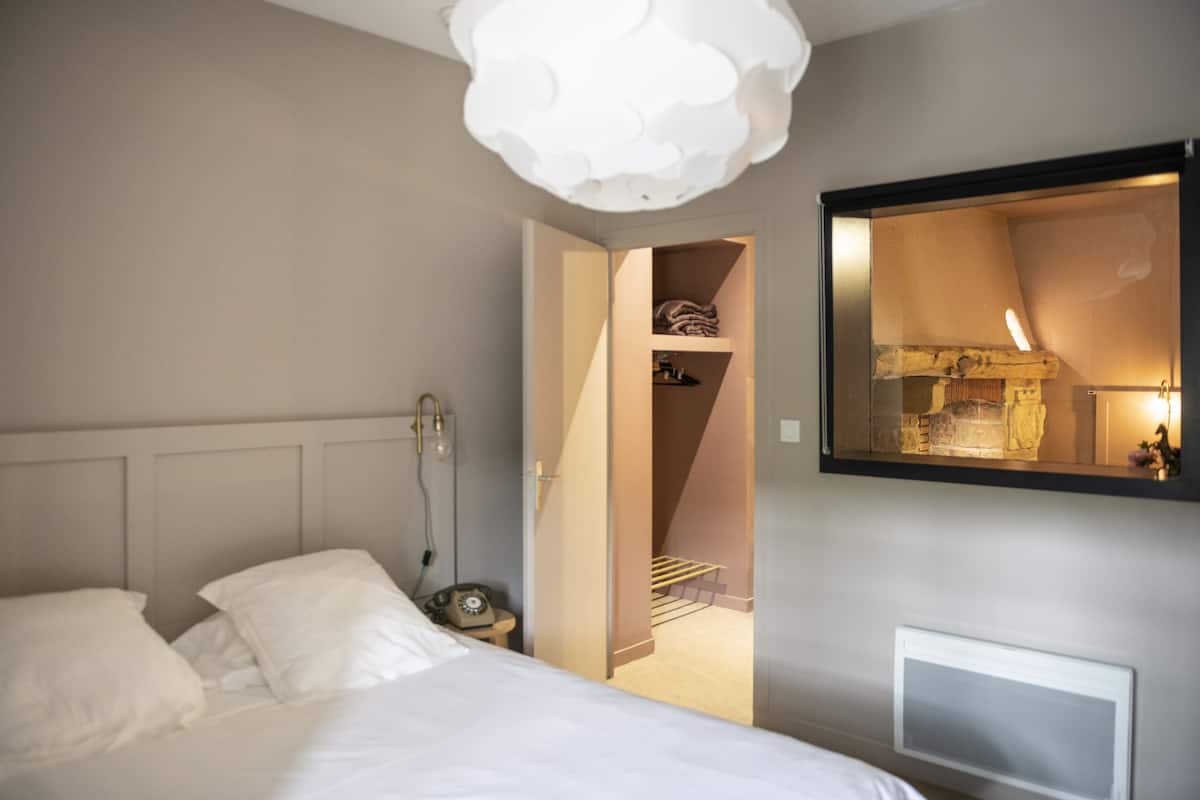 Family Quadruple Room | 4 bilik tidur, peti besi dalam bilik, meja, langsir/tirai gelap terus