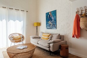 Appartement, 2 slaapkamers | Woonruimte | Flatscreentelevisie