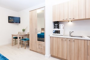 Studio, Balcony, Beachside | Private kitchenette