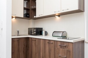 Apartment, 1 Bedroom, Terrace, Beachside | Private kitchenette