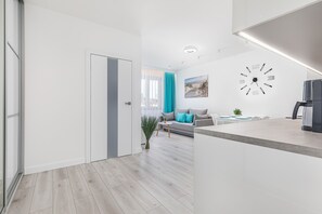 Lägenhet - 1 sovrum - balkong | Vardagsrum | 40-tums tv med kabelkanaler