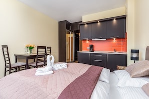 Studio, Balcony, Beachside | In-room dining