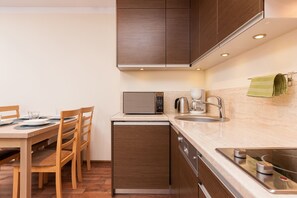 LÀgenhet - 1 sovrum - balkong - vid stranden | Eget pentry | MikrovÄgsugn, spishÀll, diskmaskin och kaffe- och tebryggare