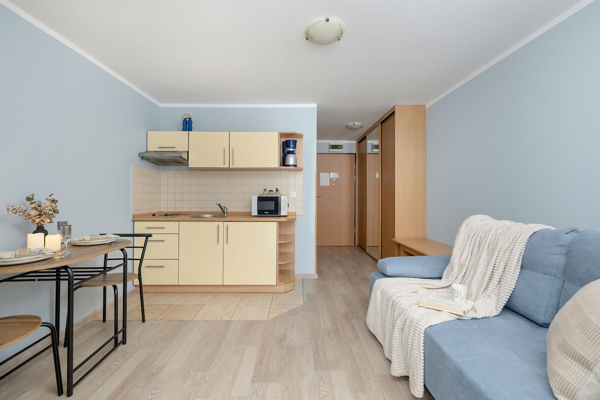 1 bedroom, bed sheets