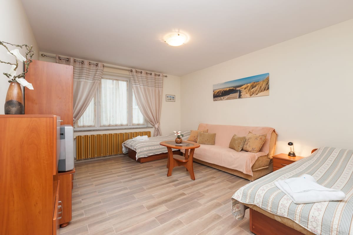 1 bedroom, bed sheets