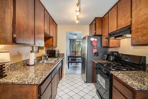 Fridge, microwave, oven, stovetop - Great Vibe House + Hot Tub, Minutes to JTree Park (Twentynine Palms)