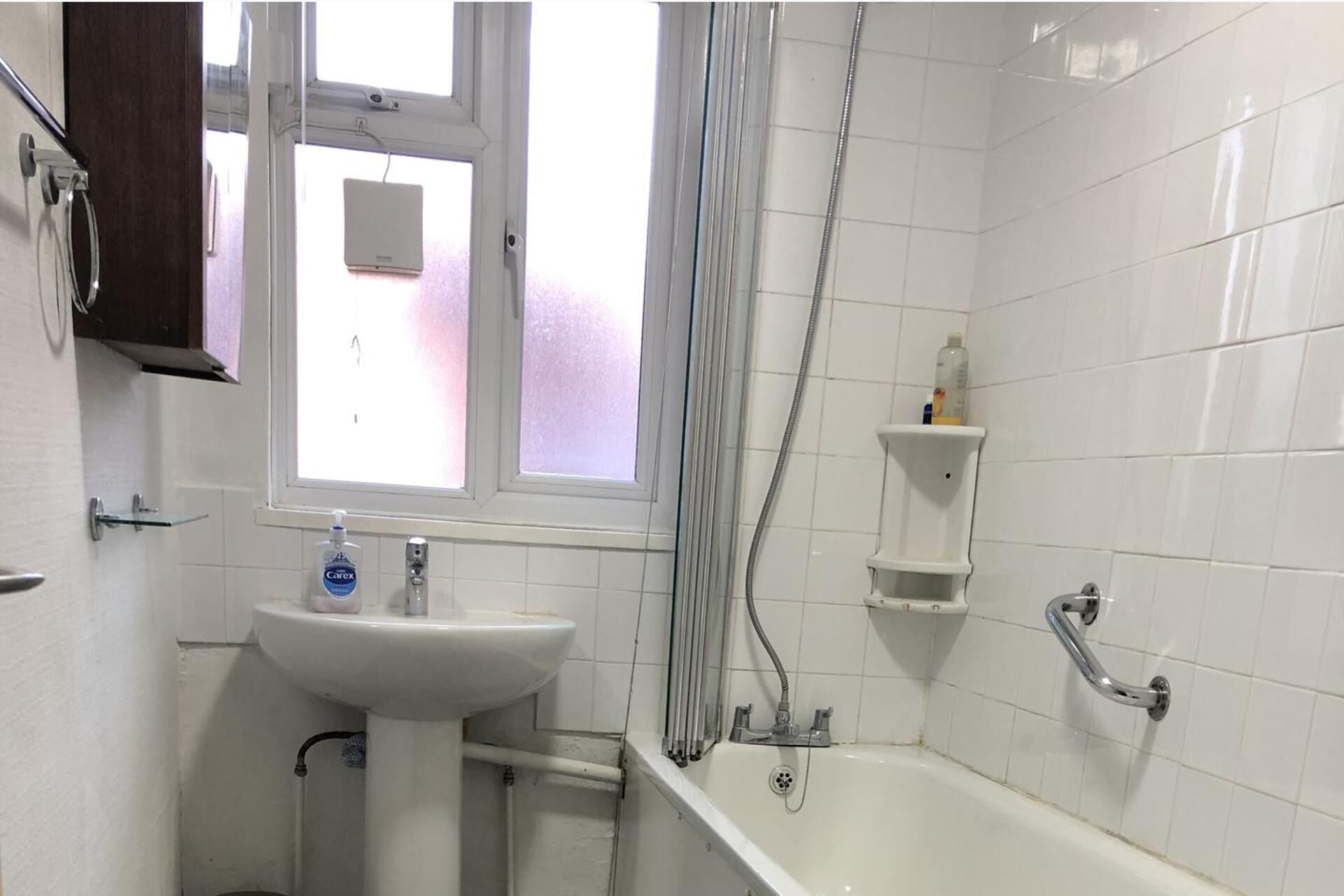Apartment | Bathroom | Combined shower/tub, deep soaking tub, hair dryer, towels