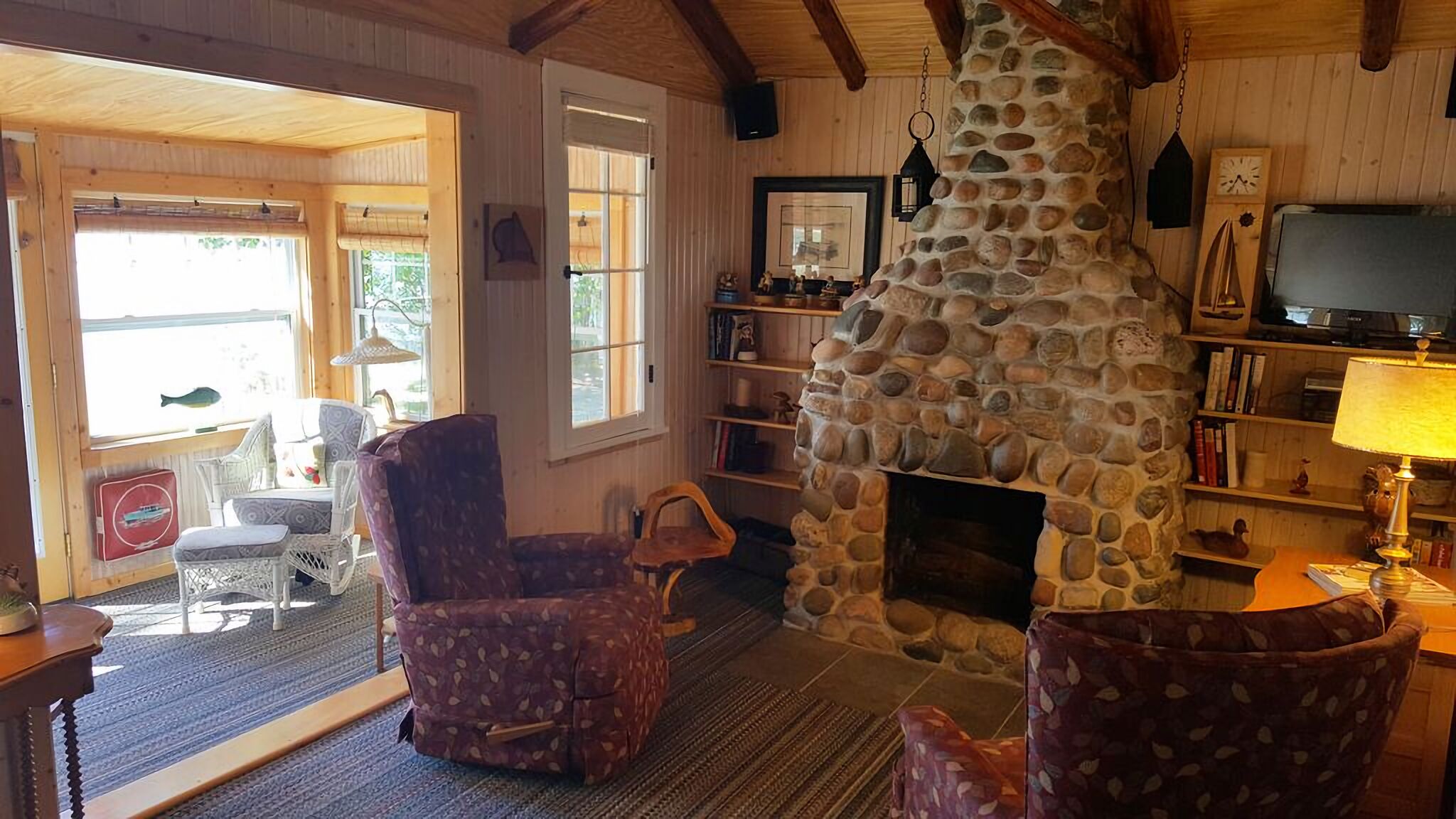 Smart TV, fireplace, DVD player, books