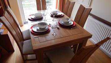 Family House | In-room dining