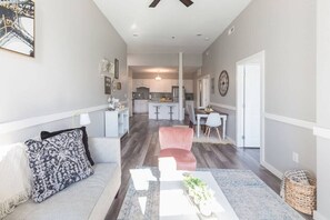 Téléviseur, bureau