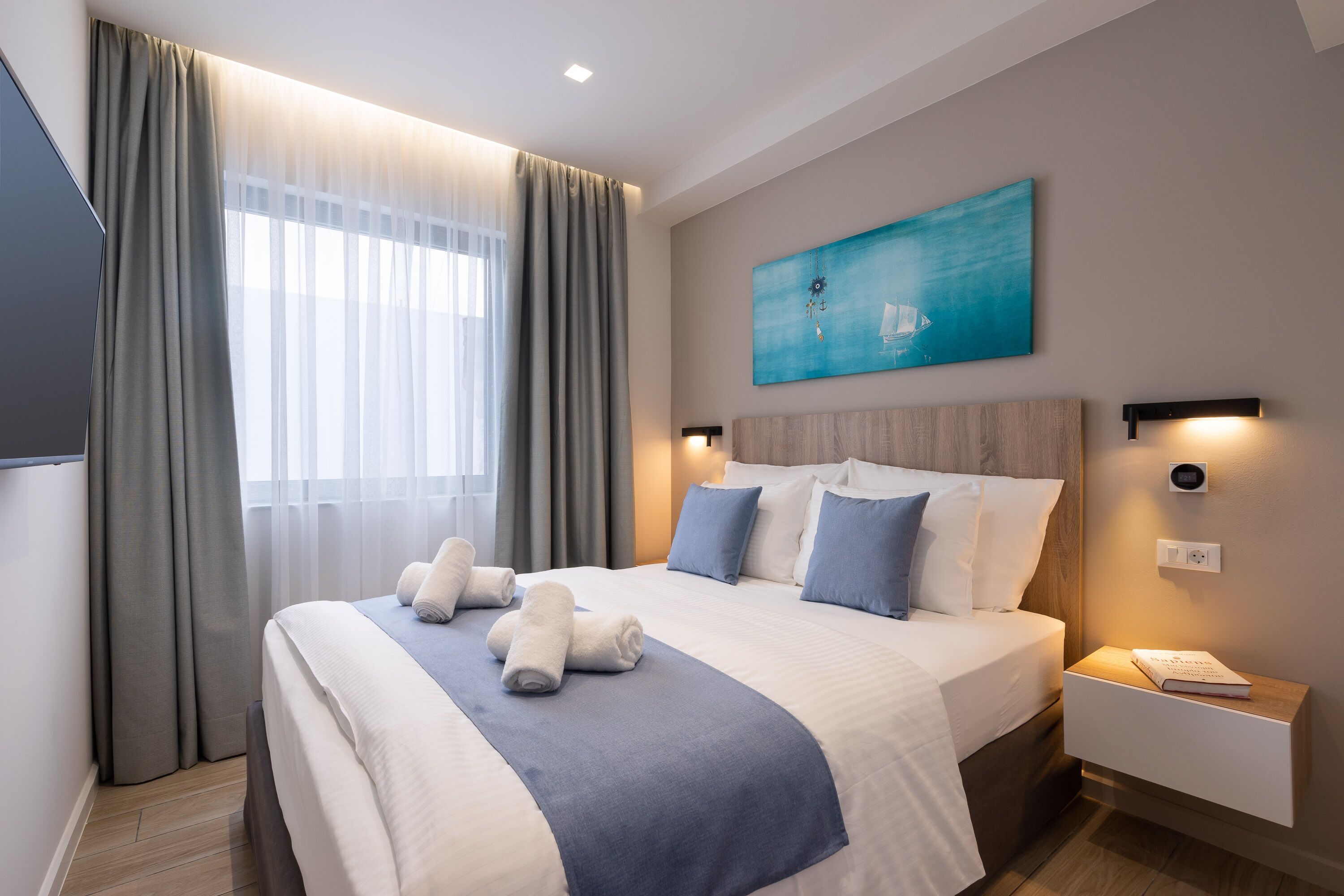 Family Apartment | In-room safe, laptop workspace, soundproofing, free WiFi